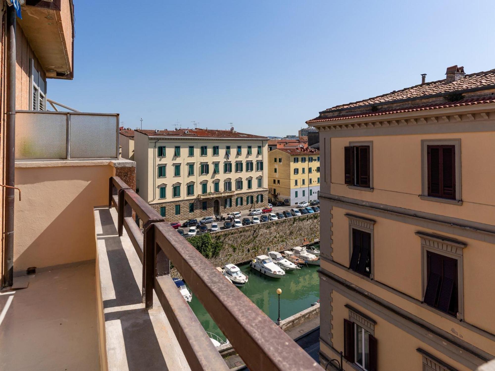 Livorno Central And Modern 2 Apts & 1 Room! المظهر الخارجي الصورة