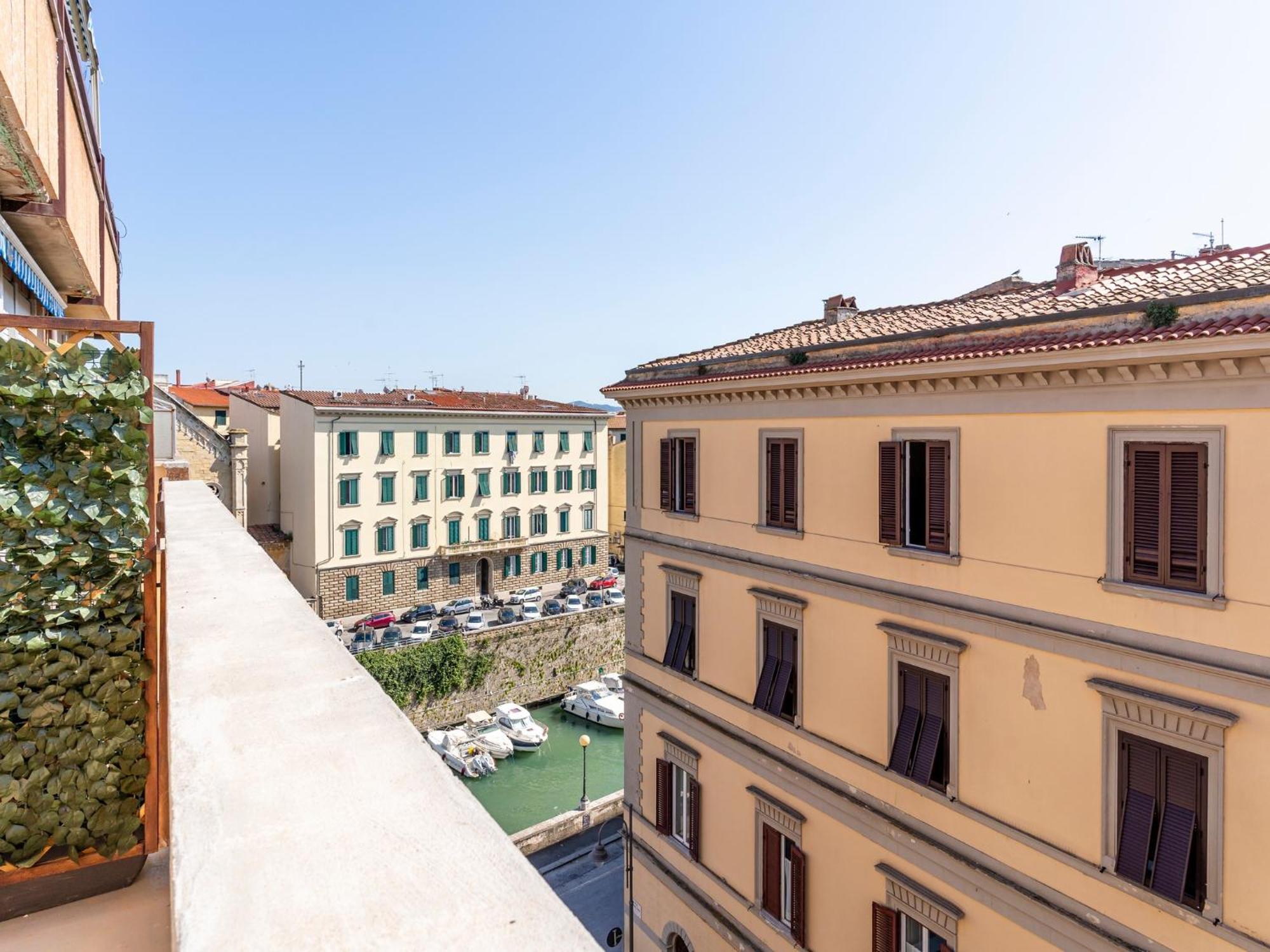 Livorno Central And Modern 2 Apts & 1 Room! المظهر الخارجي الصورة